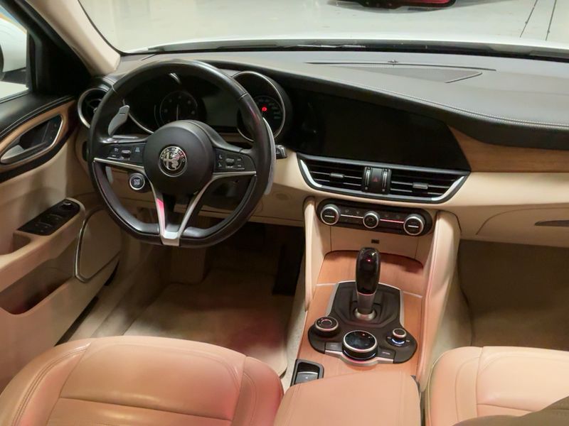 Alfa Romeo Giulia 2.2 JTDM Lusso Q4 — zdjęcie 12
