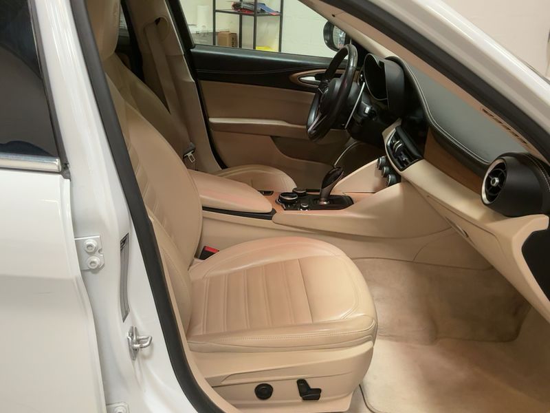 Alfa Romeo Giulia 2.2 JTDM Lusso Q4 — zdjęcie 11