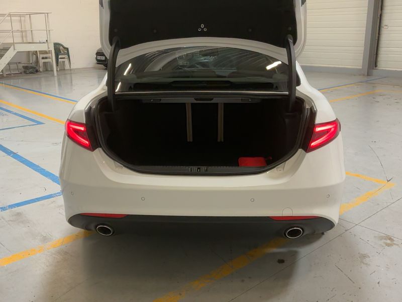Alfa Romeo Giulia 2.2 JTDM Lusso Q4 — zdjęcie 10