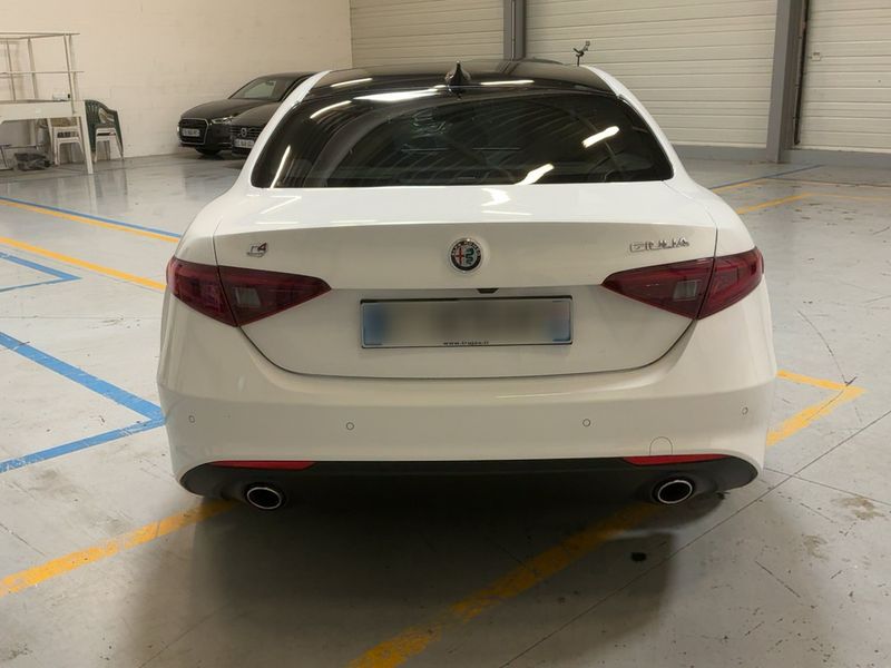 Alfa Romeo Giulia 2.2 JTDM Lusso Q4 — zdjęcie 5