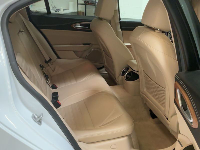 Alfa Romeo Giulia 2.2 JTDM Lusso Q4 — zdjęcie 14