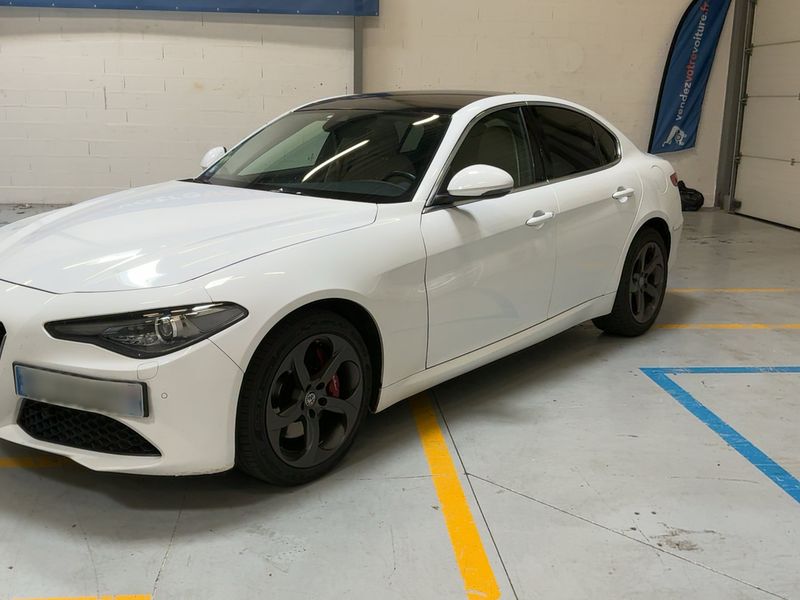 Alfa Romeo Giulia 2.2 JTDM Lusso Q4 — zdjęcie 2