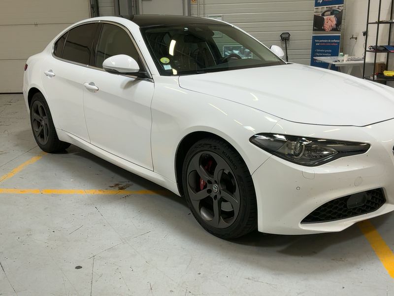 Alfa Romeo Giulia 2.2 JTDM Lusso Q4 — zdjęcie 8