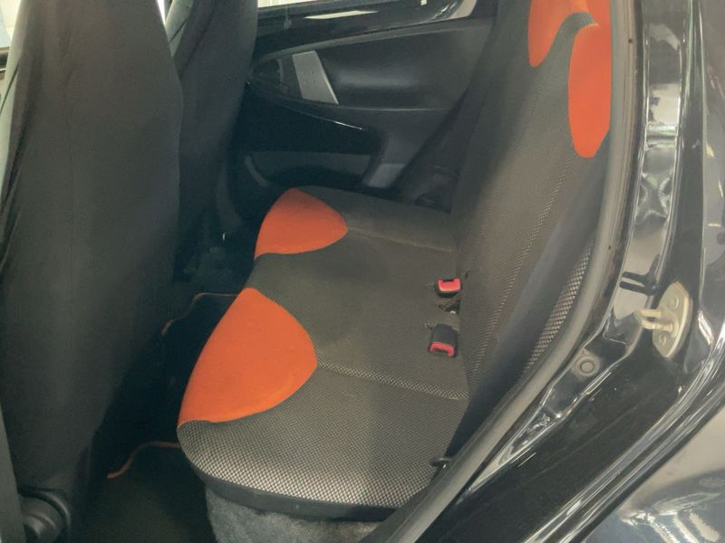 Toyota Aygo 1.0 — zdjęcie 14