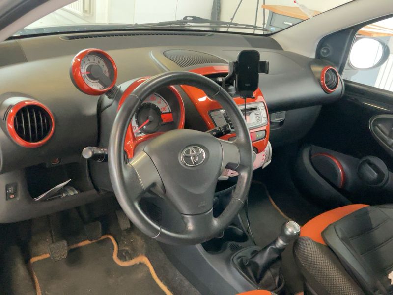 Toyota Aygo 1.0 — zdjęcie 12