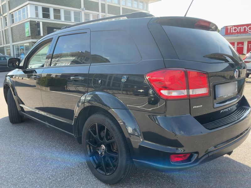 Fiat Freemont 2.0 Multijet Black Code AWD — zdjęcie 3