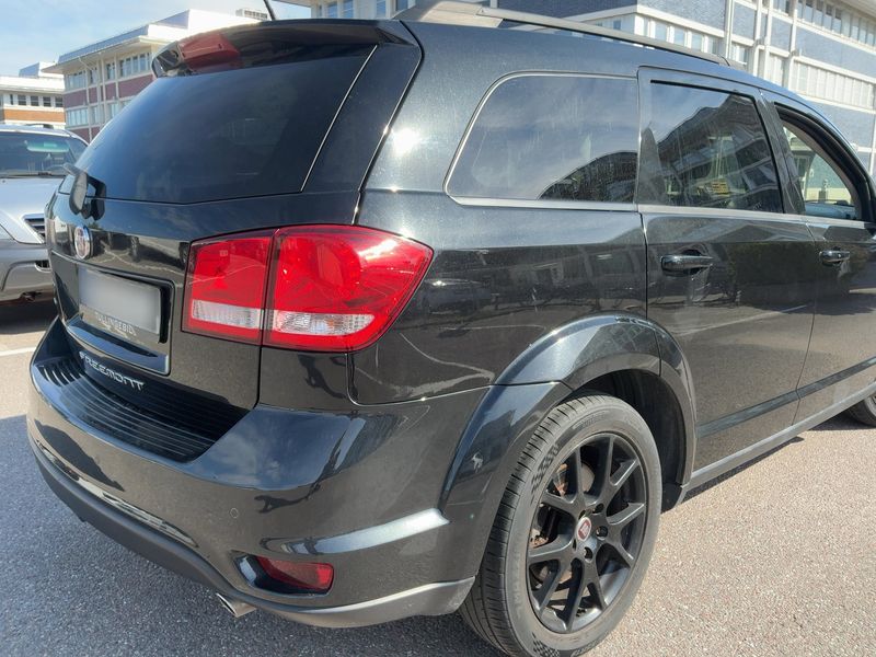 Fiat Freemont 2.0 Multijet Black Code AWD — zdjęcie 6