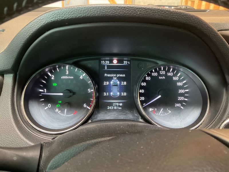 Nissan Qashqai 1.6 dCi N-Connecta — zdjęcie 13