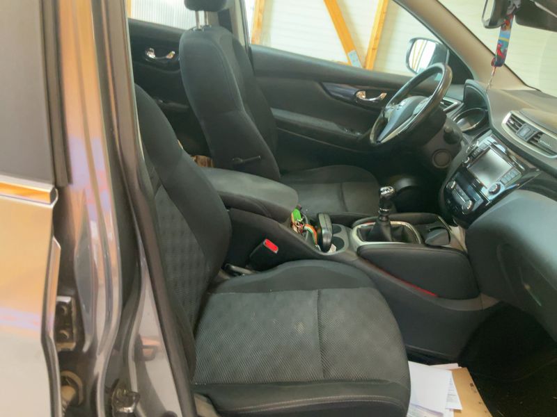 Nissan Qashqai 1.6 dCi N-Connecta — zdjęcie 11
