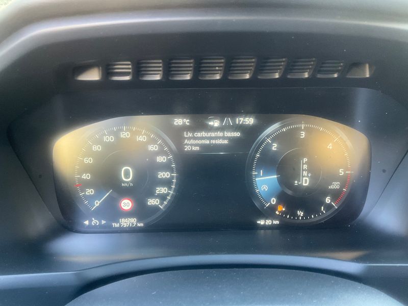 Volvo XC90 2.0 D5 Inscription AWD — zdjęcie 13