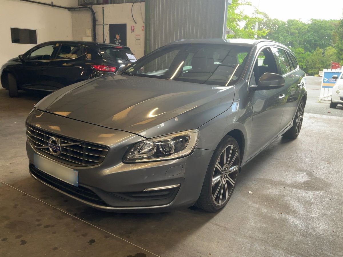 Volvo V60 2016 — photo 1