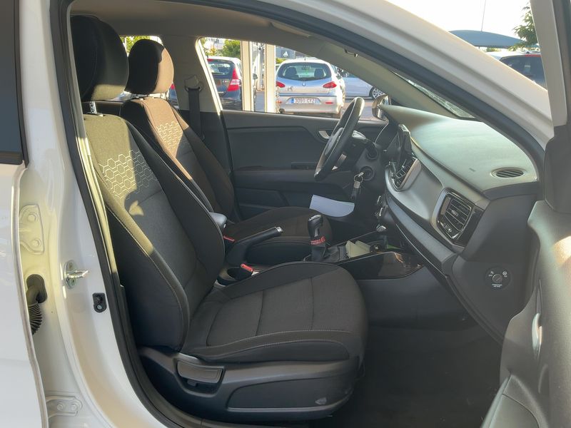 Kia Rio 1.0 TGDI Mild-Hybrid Drive — zdjęcie 11