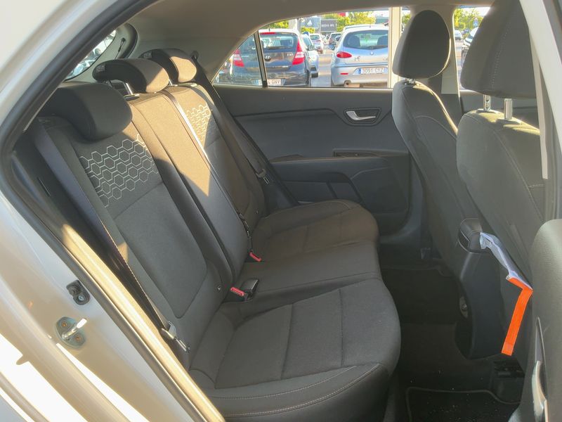 Kia Rio 1.0 TGDI Mild-Hybrid Drive — zdjęcie 14