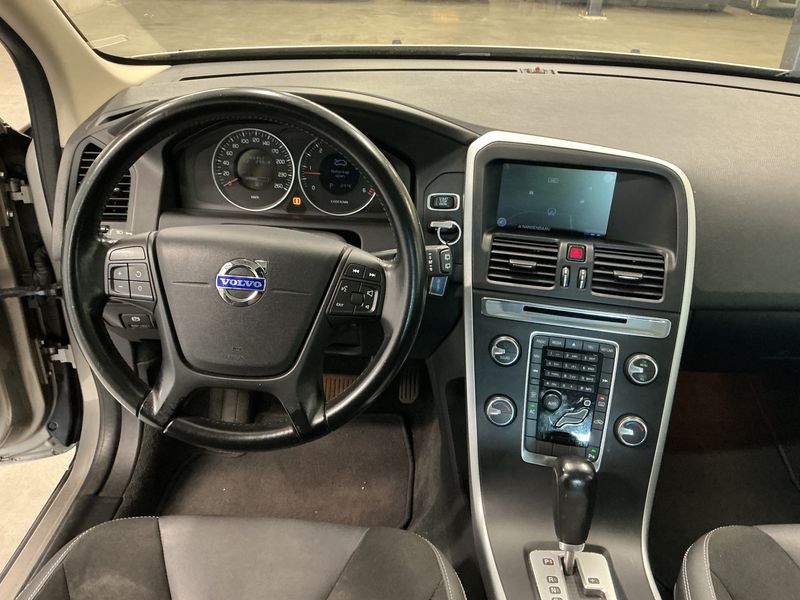 Volvo XC60 2.0 D4 Kinetic 2WD — zdjęcie 12