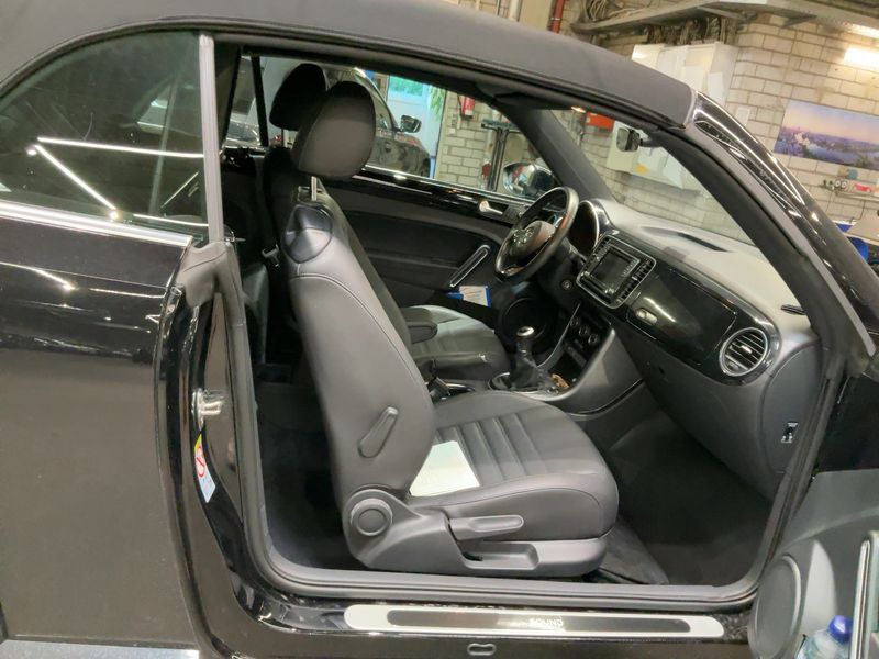 Volkswagen Beetle 1.2 TSI Sound BlueMotion Tech — zdjęcie 11