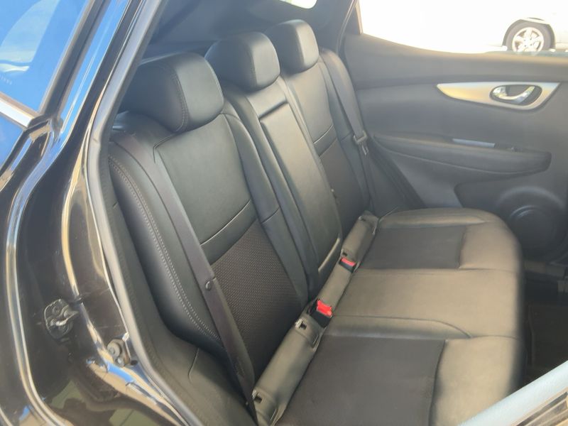 Nissan Qashqai 1.2 Tekna — zdjęcie 14