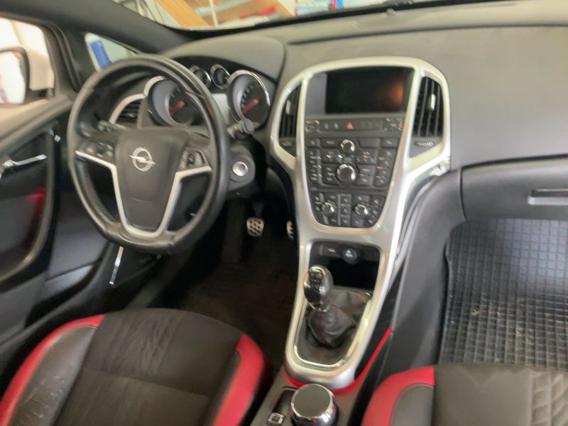 Opel Astra GTC 2.0 CDTI Biturbo BiTurbo — zdjęcie 12