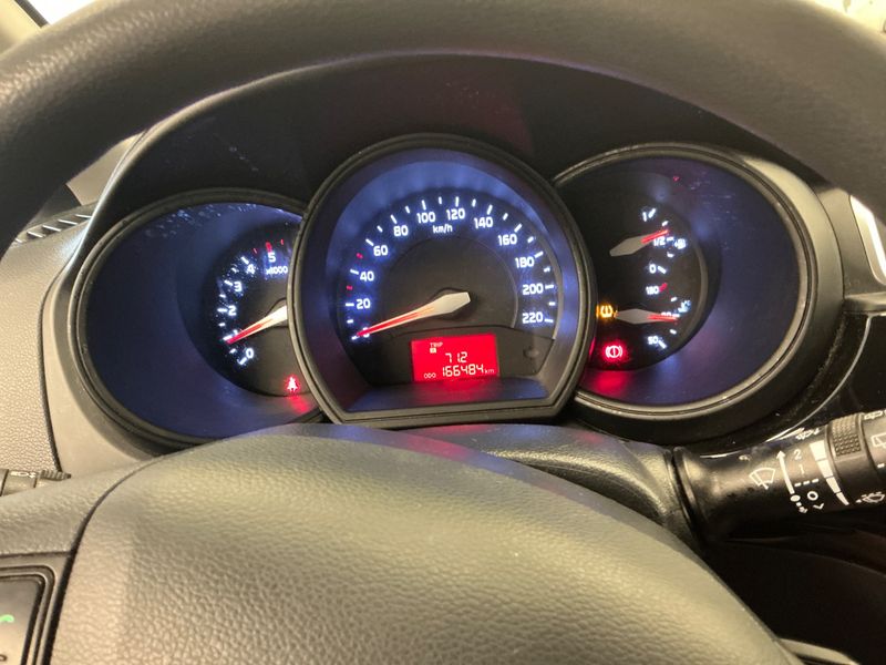 Kia Rio 1.1 CRDi Attract — zdjęcie 4