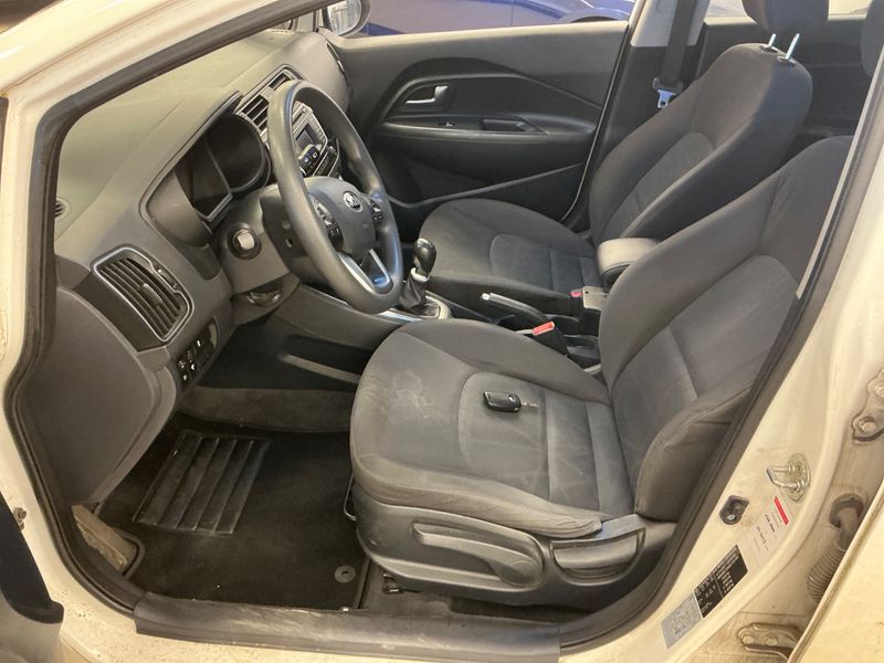 Kia Rio 1.1 CRDi Attract — zdjęcie 3