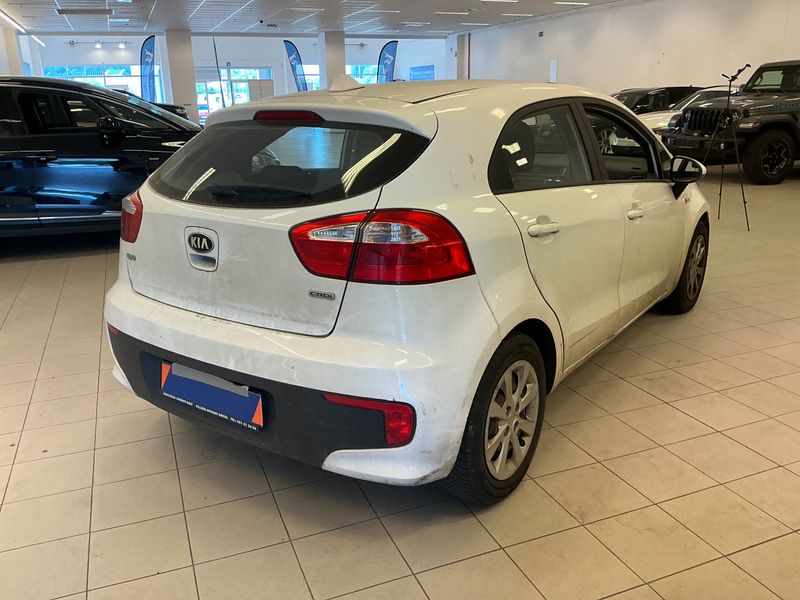 Kia Rio 1.1 CRDi Attract — zdjęcie 2