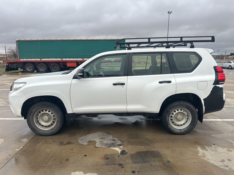 Toyota Land Cruiser 2.8 D-4D GX — zdjęcie 3