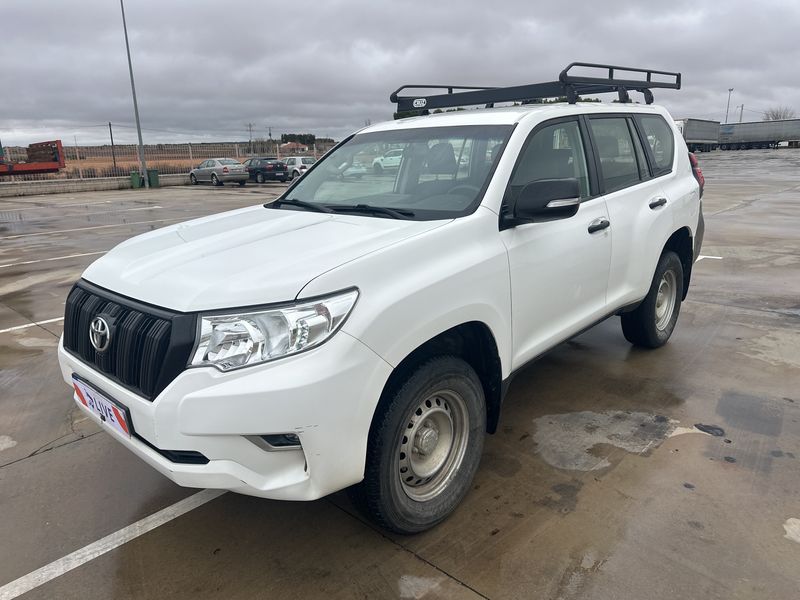 Toyota Land Cruiser 2.8 D-4D GX — zdjęcie 2
