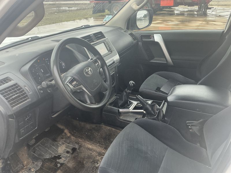 Toyota Land Cruiser 2.8 D-4D GX — zdjęcie 10