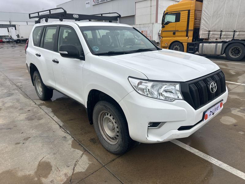 Toyota Land Cruiser 2.8 D-4D GX — zdjęcie 6