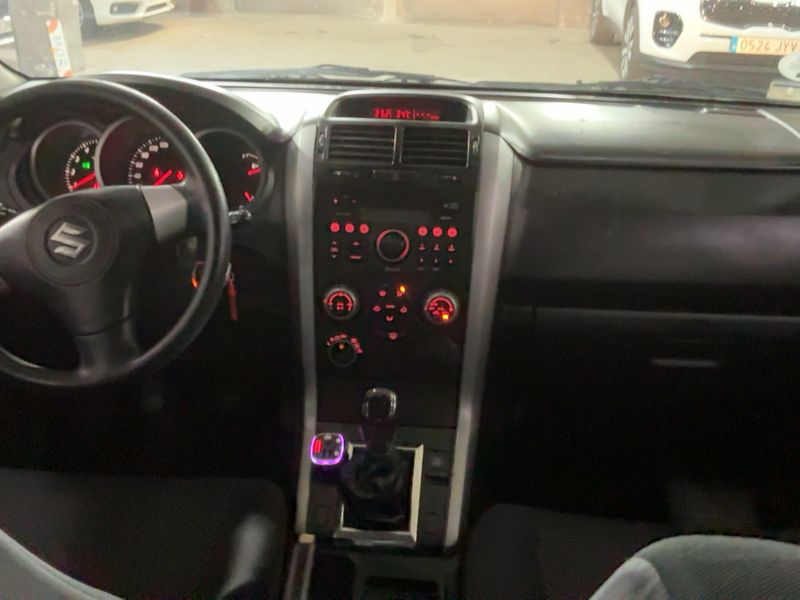 Suzuki Grand Vitara 1.9 DDiS JLX — zdjęcie 12