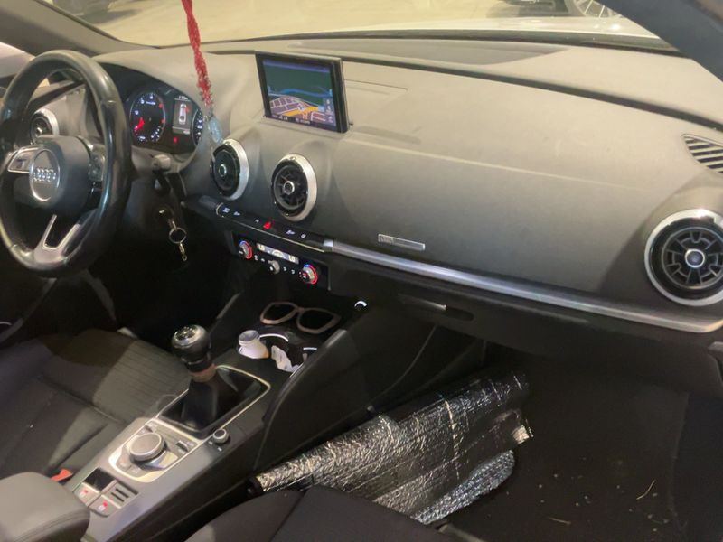 Audi A3 Limousine 1.6 TDI Sport — zdjęcie 12