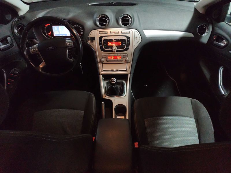 Ford Mondeo 2.0 TDCi Trend — zdjęcie 11