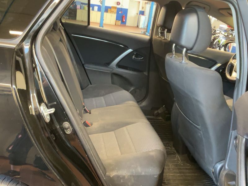Toyota Avensis 1.8 Edition — zdjęcie 14