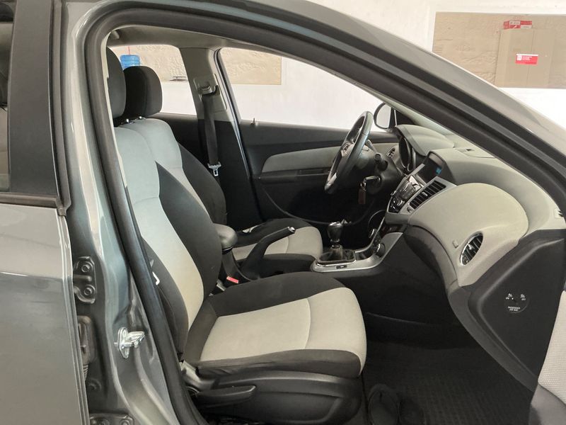 Chevrolet Cruze 1.6 LT — zdjęcie 3