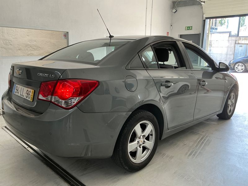 Chevrolet Cruze 1.6 LT — zdjęcie 2