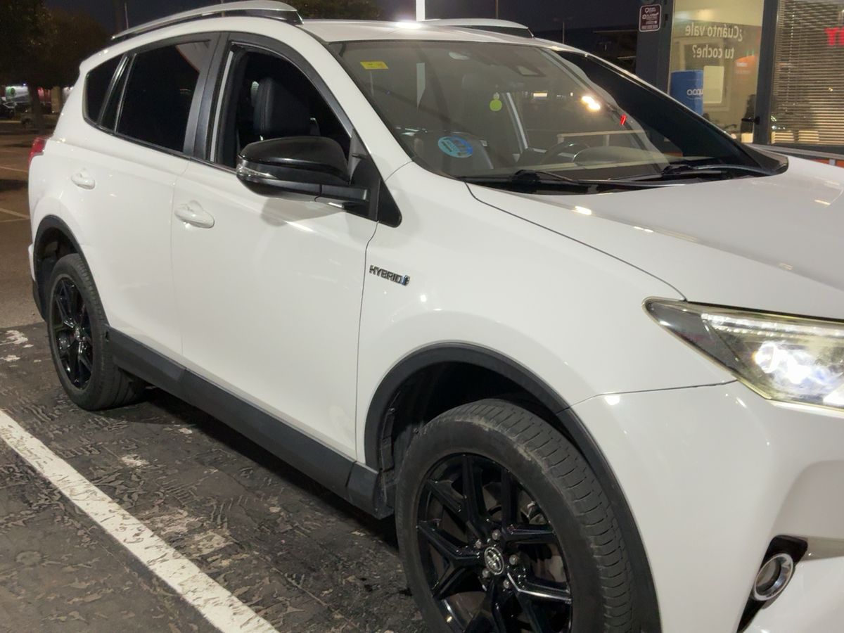 Toyota RAV 2018 — photo 13