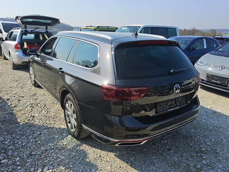 Volkswagen Passat 2.0 TDI Elegance — zdjęcie 14
