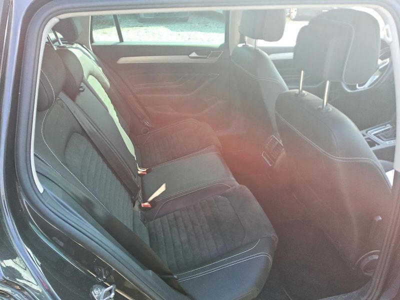 Volkswagen Passat 2.0 TDI Elegance — zdjęcie 12