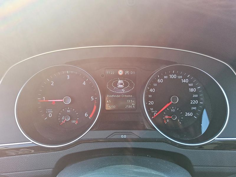 Volkswagen Passat 2.0 TDI Elegance — zdjęcie 17