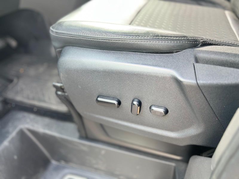 Ford Tourneo Custom 2.0 TDCi 320 L1 Tourneo Sport — zdjęcie 21
