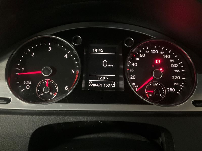 Volkswagen Passat CC 2.0 TDI — zdjęcie 13