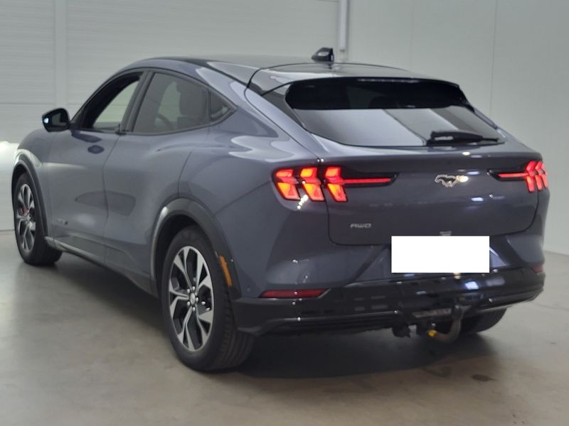 Ford Mustang Mach-E electric drive 258 kW AWD — zdjęcie 2