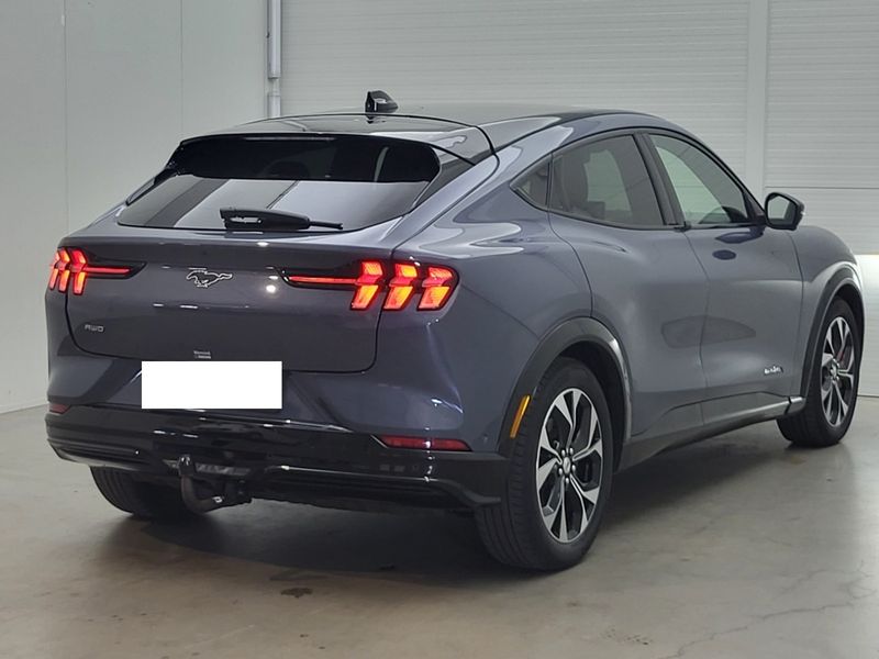 Ford Mustang Mach-E electric drive 258 kW AWD — zdjęcie 3