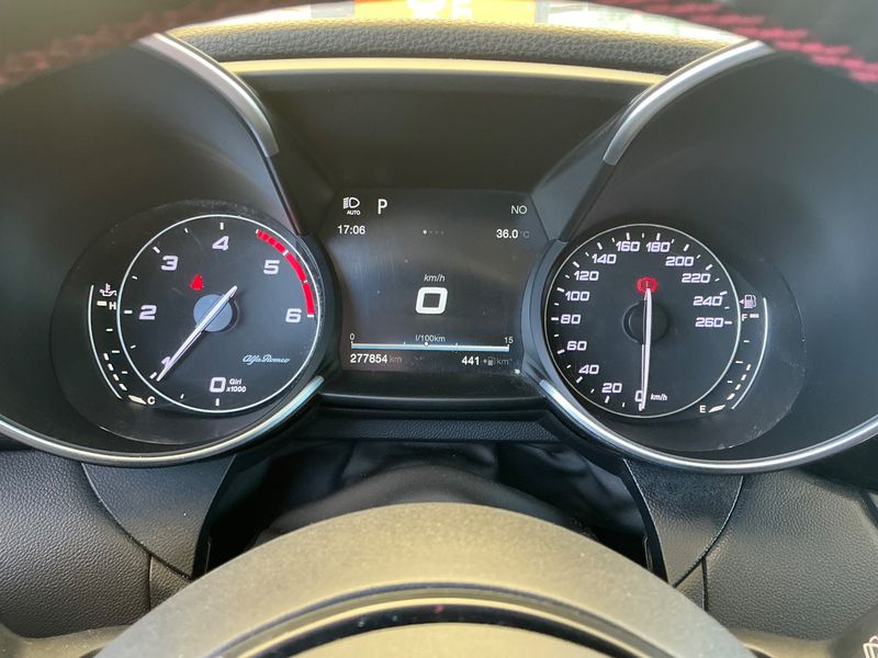 Alfa Romeo Giulia 2.2 JTDM Super — zdjęcie 13