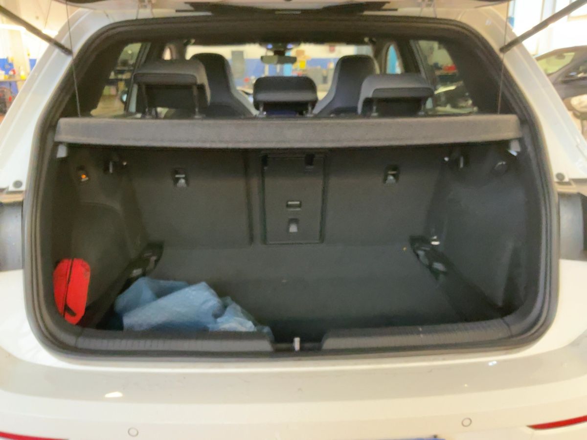 Volkswagen Golf 2022 — photo 16
