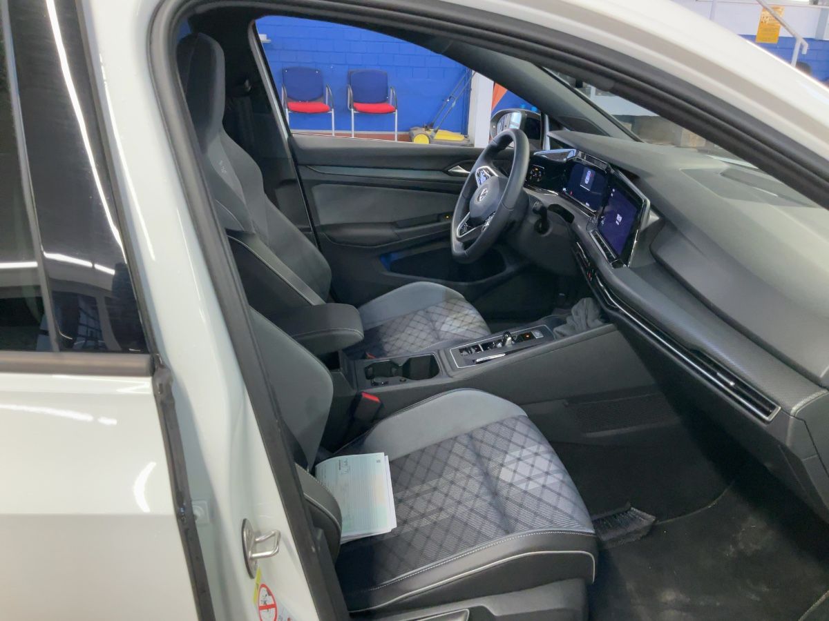 Volkswagen Golf 2022 — photo 17