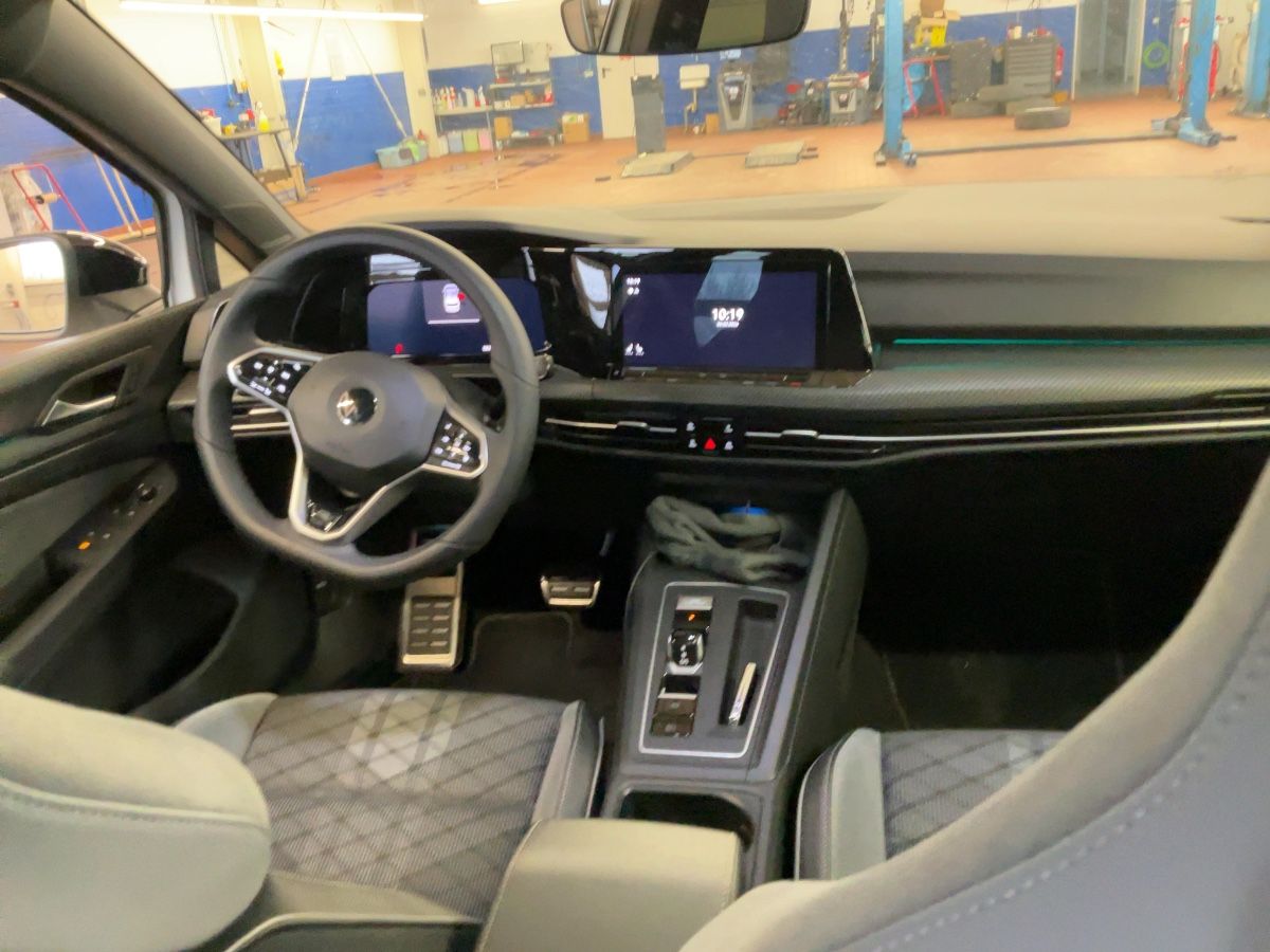 Volkswagen Golf 2022 — photo 18