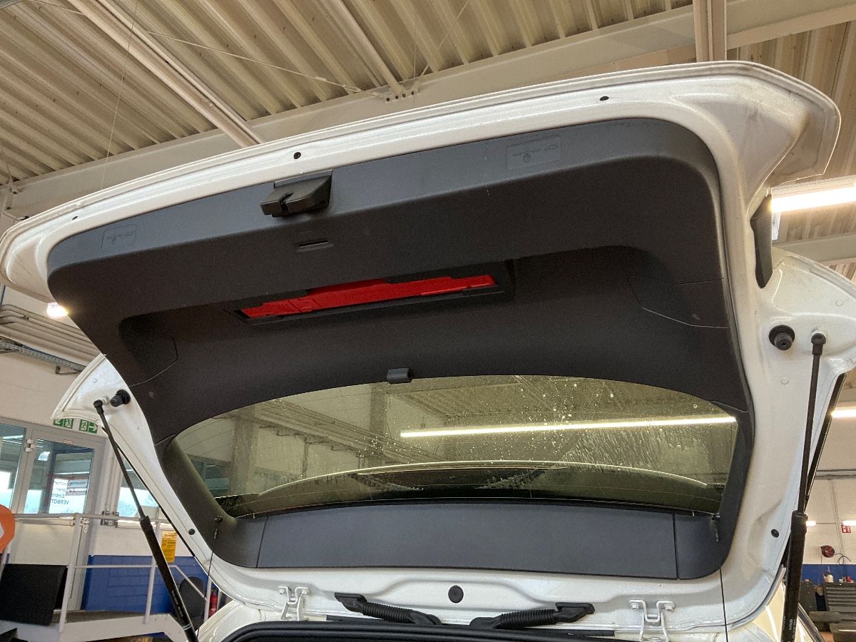 Volkswagen Golf 2022 — photo 3