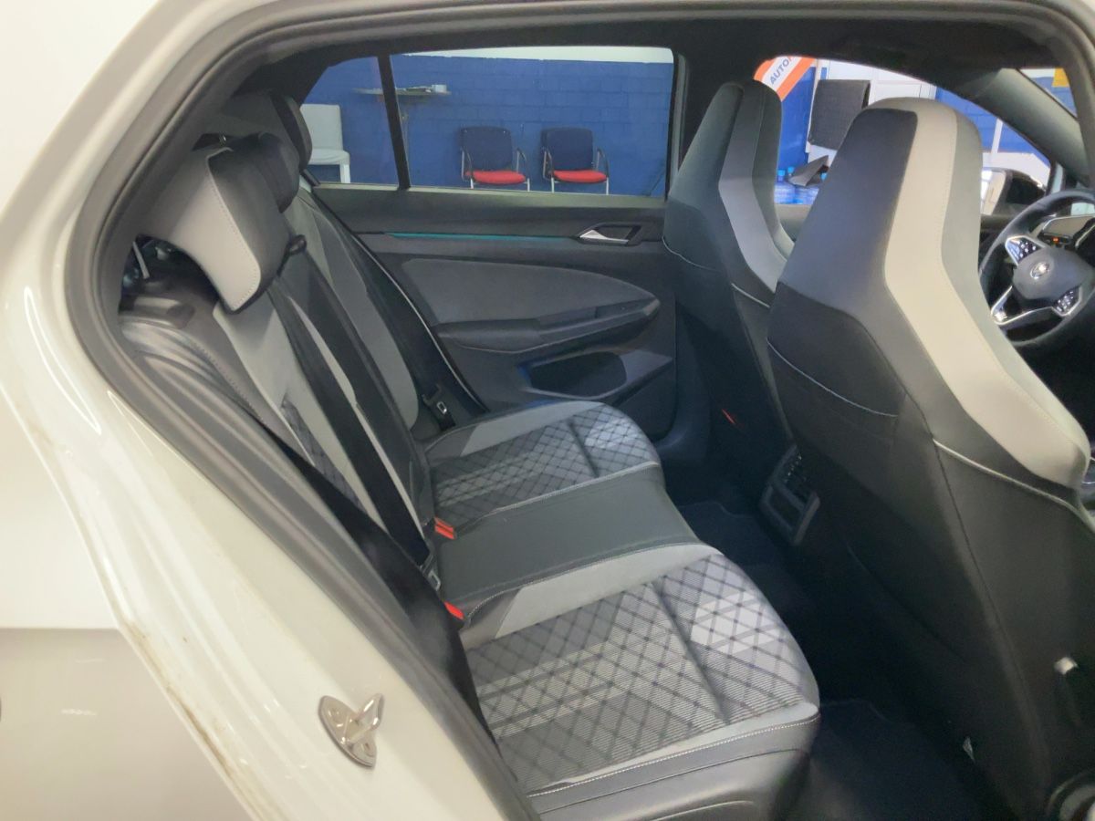 Volkswagen Golf 2022 — photo 20
