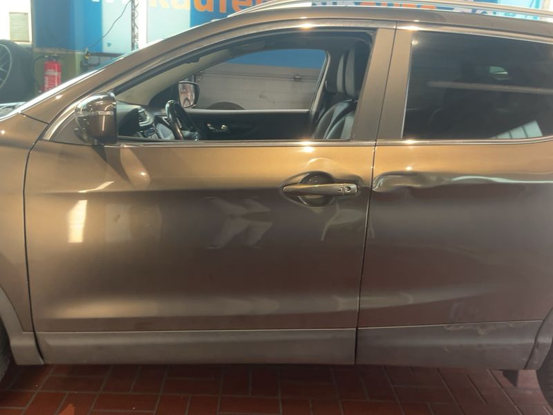 Nissan Qashqai 1.6 dCi Tekna 4x4 — zdjęcie 4