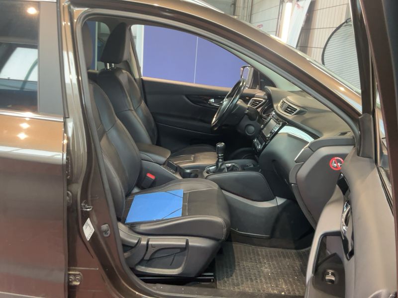 Nissan Qashqai 1.6 dCi Tekna 4x4 — zdjęcie 11